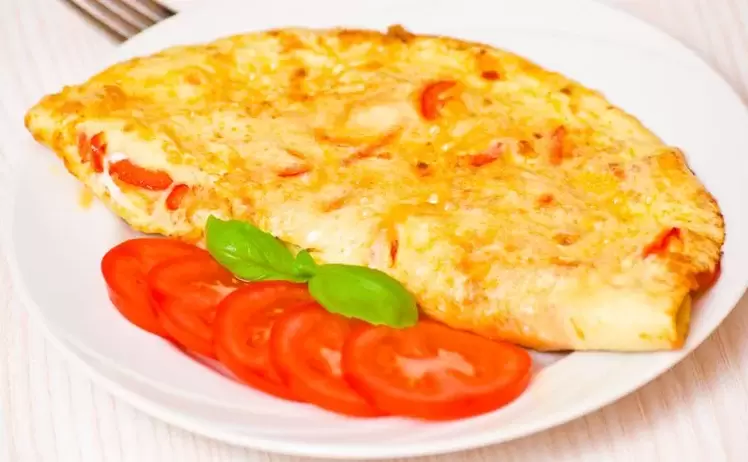 omelet met tomaten voor een eierdieet