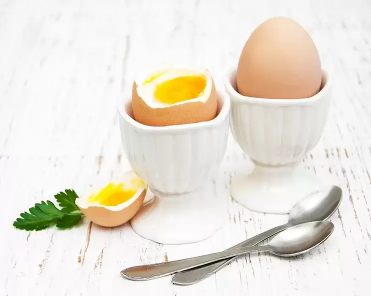 zachtgekookte eieren voor het eierdieet