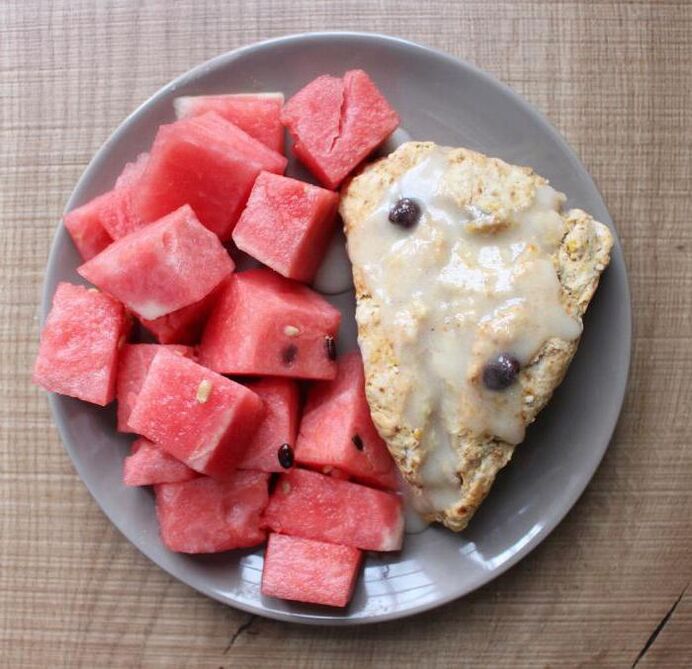 watermeloen en brood om af te vallen